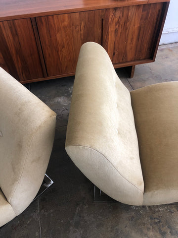 Pair of Vintage 1970s Lounge Chairs in Italian Velvet